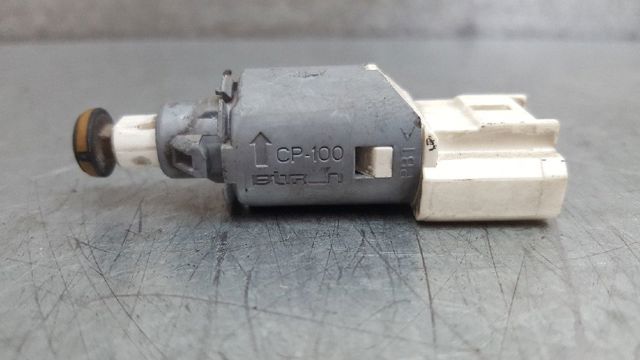 8200168238 RENAULT Interruptor de luz de freno  comprar en Oviedo