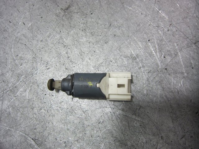 RENAULT 8200168238 Interruptor de luz de freno  comprar en Murcia