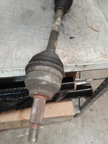 8200169291 Semieje delantero derecho  en stock Granada