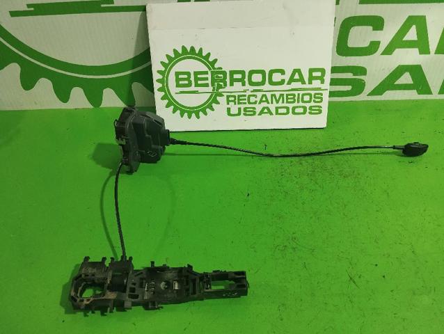 Cerradura de puerta trasera derecha 8200212464 Renault (RVI)