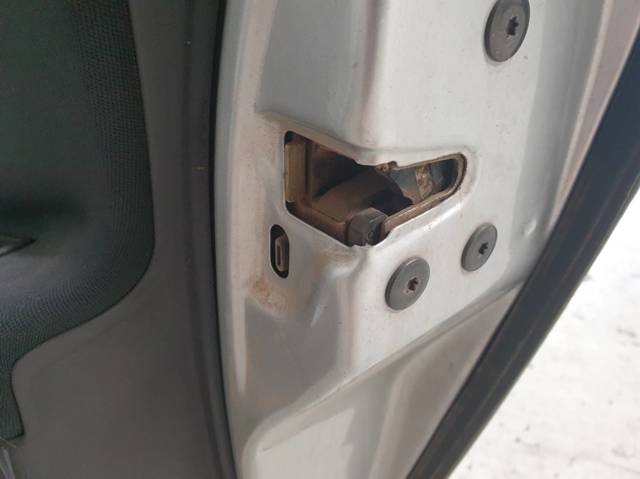 Cerradura de puerta trasera derecha 8200212464 Renault (RVI)