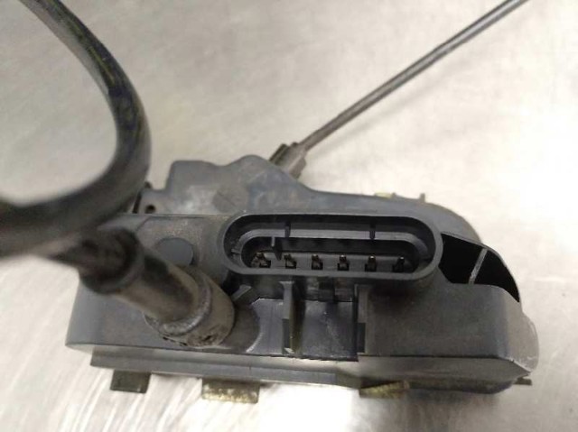 8200212467 Cerradura de la puerta trasera derecha  disponible Málaga