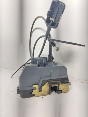 8200212468 RENAULT Cerradura de puerta trasera izquierda  en stock Huelva