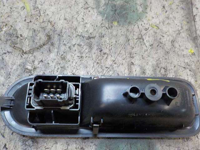 RENAULT 8200214936 Botón de encendido del motor del elevalunas trasero  disponible Lugo