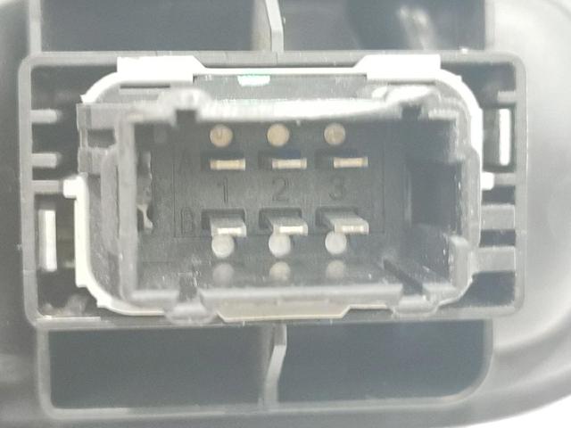 RENAULT 8200214936 Botón de encendido del motor del elevalunas trasero  comprar en Albacete