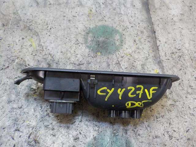 8200214936 Botón de encendido del motor del elevalunas trasero  en stock Sabadell