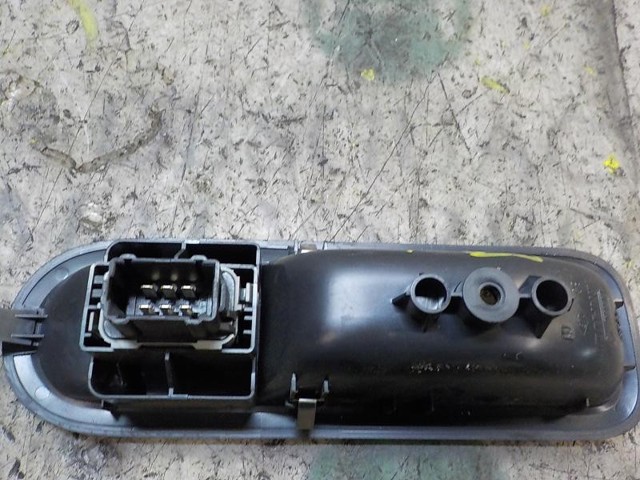 RENAULT 8200214936 Botón de encendido del motor del elevalunas trasero  comprar en Ponferrada