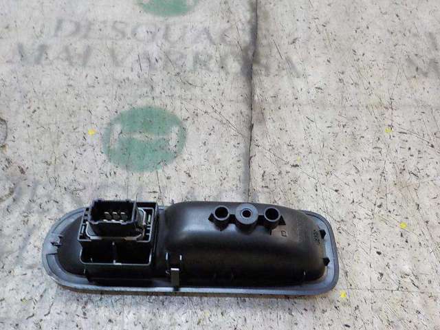 8200214936 RENAULT Botón de encendido del motor del elevalunas trasero  comprar en Oviedo