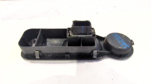 RENAULT 8200214936 Botón de encendido del motor del elevalunas trasero  en stock Salamanca
