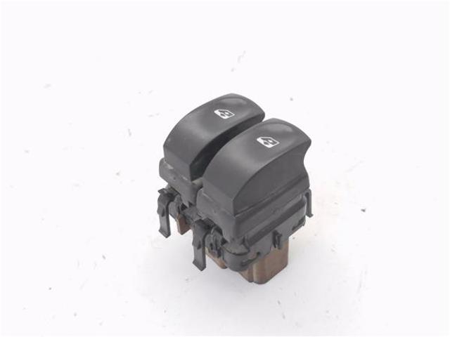 8200214939 RENAULT Botón de encendido del motor del elevalunas delantero izquierdo  en stock Córdoba