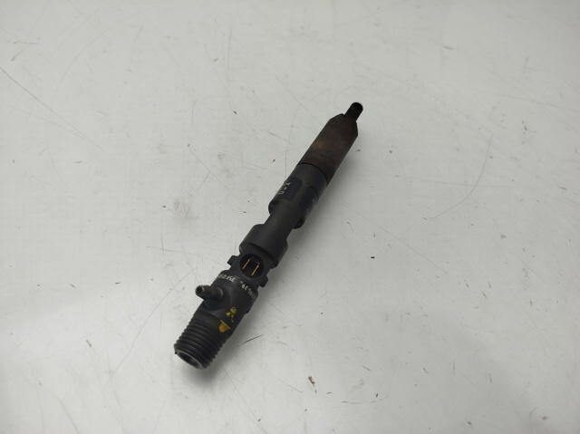 RENAULT 8200240244 Inyector de combustible  disponible Valladolid