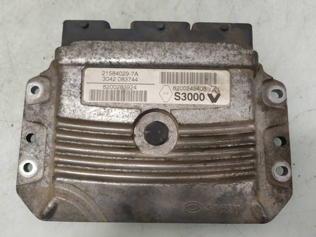 RENAULT 8200242405 Unidad de control del motor (ECU)  disponible Valladolid