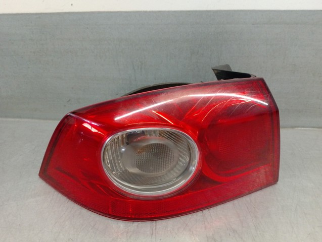 RENAULT 8200262667 Piloto trasero exterior izquierdo  en stock Terrassa