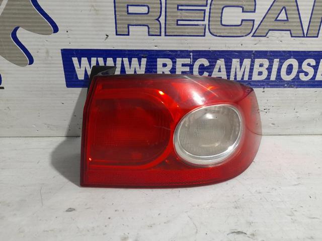 RENAULT 8200262668 Piloto trasero exterior derecho comprar Tarragona