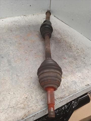 Semieje delantero derecho 8200267041 RENAULT