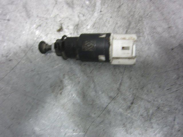 RENAULT 8200276361 Interruptor de luz de freno  comprar en Albacete