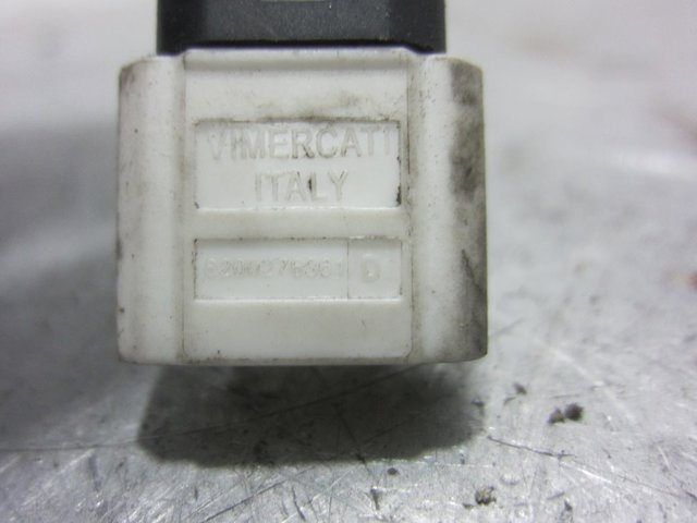 RENAULT 8200276361 Interruptor de luz de freno  disponible España