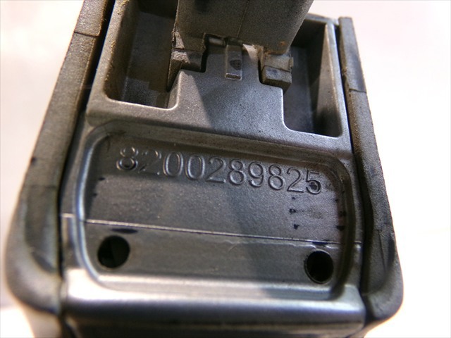 RENAULT 8200289825 Soporte de manija exterior de puertas izquierdas  en stock Valencia