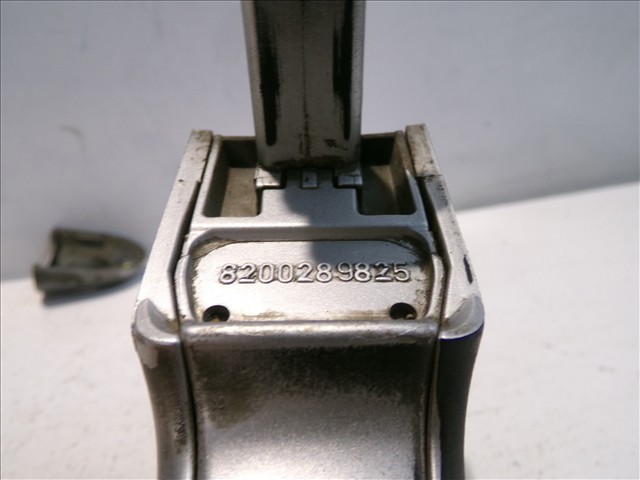 8200289825 Soporte de manija exterior de puertas izquierdas comprar Sevilla