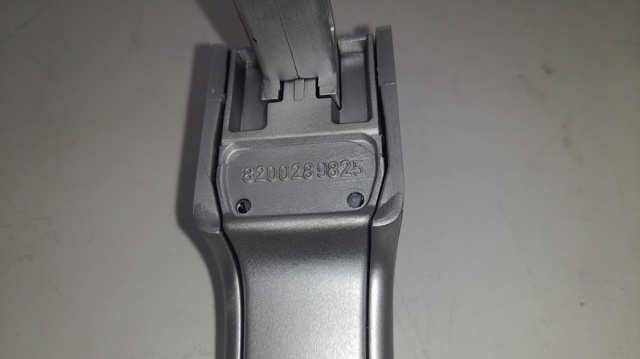 RENAULT 8200289825 Soporte de manija exterior de puertas izquierdas  en stock Salamanca