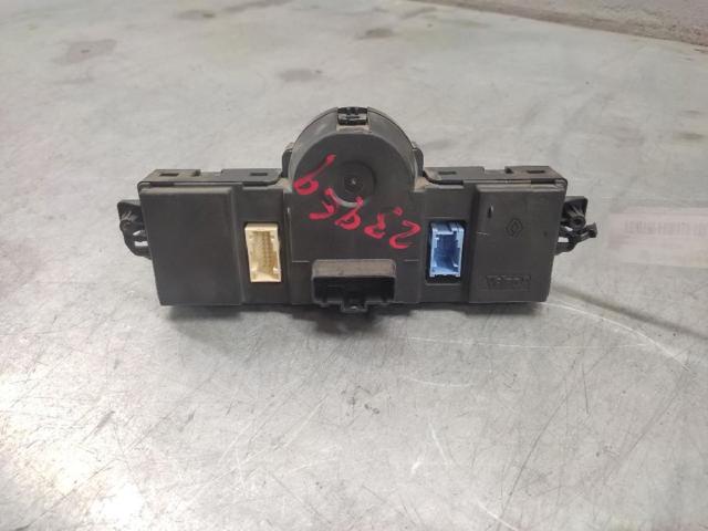 8200296683 RENAULT Unidad de control aire acondicionado  en stock Huelva