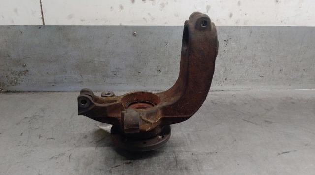 RENAULT 8200297032 Mangueta delantera derecha  en stock Terrassa