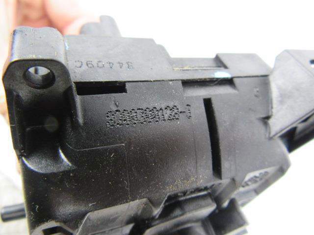 RENAULT 8200300128 Cerradura de puerta trasera izquierda  en stock Terrassa