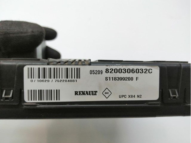 Caja reles / fusibles para renault megane ii 1.5 dci (bm1e, cm1e) k9k732 8200306032C