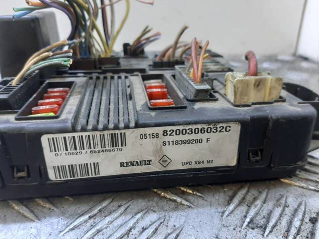 8200306032C RENAULT Caja de fusibles  en stock Gandía
