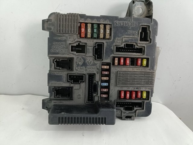 8200306032C Caja de fusibles  en stock Granada