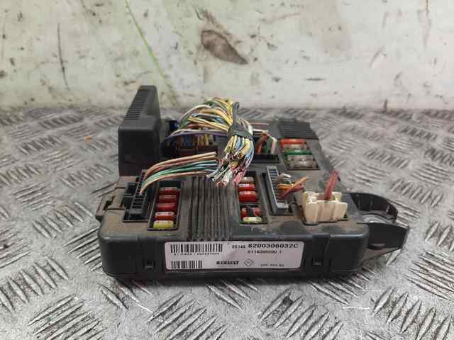 8200306032C RENAULT Caja de fusibles comprar Madrid