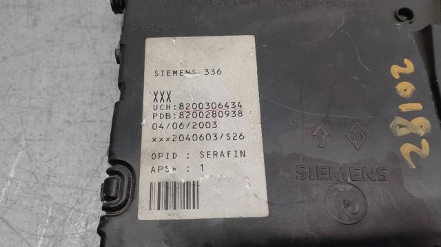 RENAULT 8200306434 Caja de fusibles comprar Barcelona