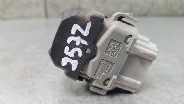 8200315024 RENAULT Botón de encendido del motor del elevalunas trasero  disponible Ourense