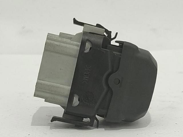 8200315029 Botón de encendido del motor del elevalunas trasero comprar Girona