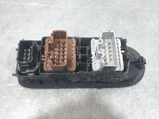 RENAULT 8200315033 Interruptor de elevalunas delantera izquierda  en stock Terrassa