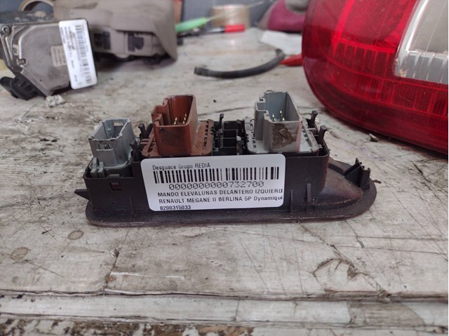 RENAULT 8200315033 Interruptor de elevalunas delantera izquierda  en stock Salamanca