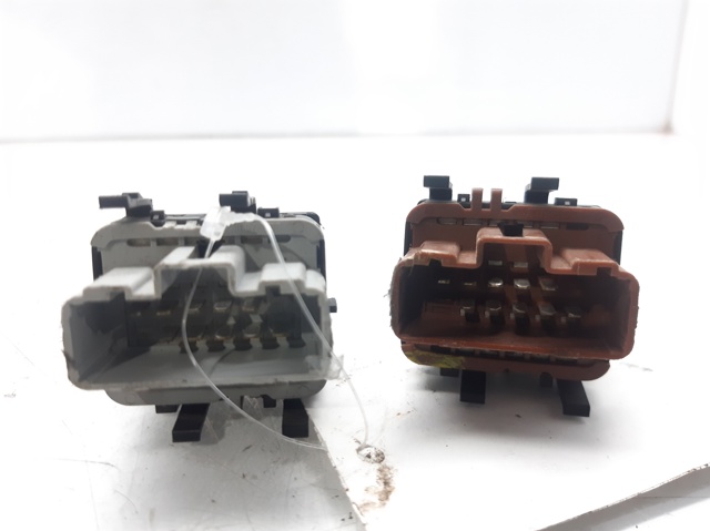 RENAULT 8200315033 Unidad de control de elevalunas delantera izquierda  comprar en Ponferrada