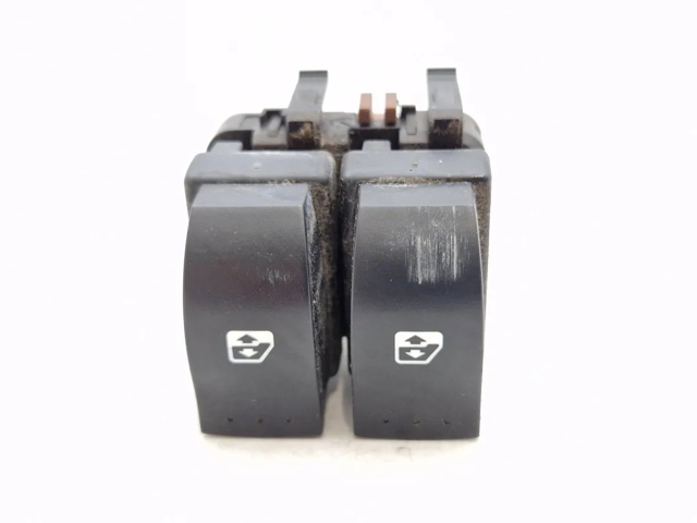 8200315040 RENAULT Interruptor de elevalunas delantera izquierda  en stock Huelva