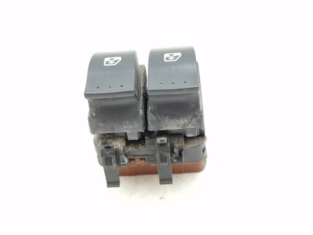 RENAULT 8200315040 Interruptor de elevalunas delantera izquierda  en stock Salamanca