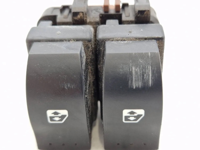 8200315040 RENAULT Interruptor de elevalunas delantera izquierda  en stock Huelva