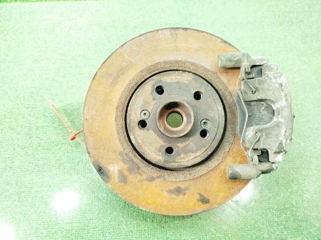 RENAULT 8200322079 Mangueta delantera derecha  en stock Terrassa