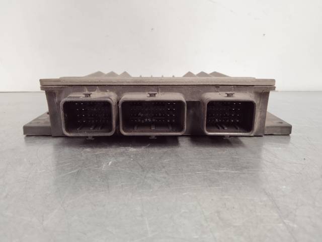 8200331477 RENAULT ECU  en stock Córdoba
