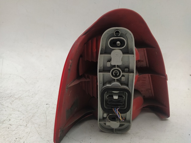 Piloto trasero exterior izquierdo 8200338149 RENAULT