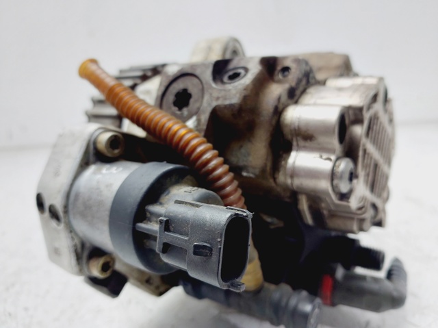 RENAULT 8200342594 Bomba inyectora  en stock Terrassa
