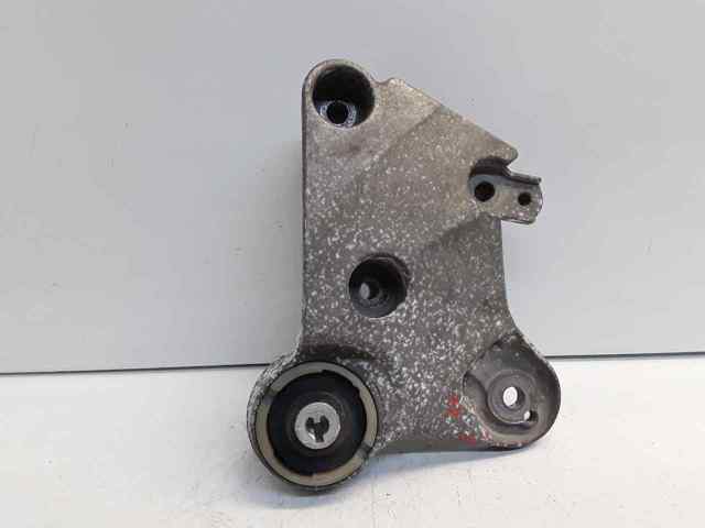 Soporte derecho de motor con silentblock 8200358665A RENAULT