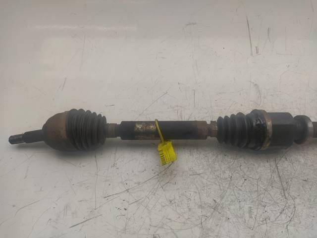 8200379235 Semieje delantero derecho  en stock Granada