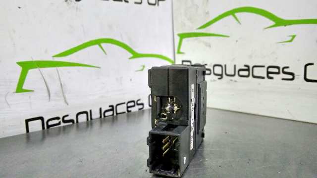 RENAULT 8200379685 Botón del regulador de altura de faros  disponible Valladolid