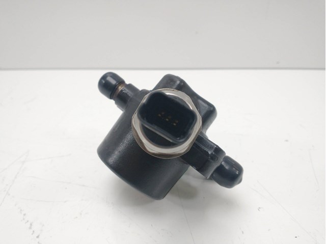 RENAULT 8200379933 Rampa de combustible  disponible Valladolid