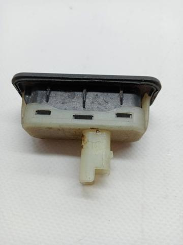 RENAULT 8200385515 Botón de accionamiento del cierre de la tapa del maletero (puerta trasera 3/5) comprar Barcelona