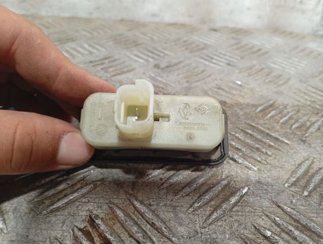 8200385515 RENAULT Botón de accionamiento del cierre de la tapa del maletero (puerta trasera 3/5)  comprar en Jaén